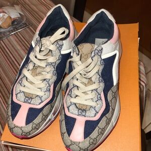 Gucci Women's Pink and Navy Sneakers